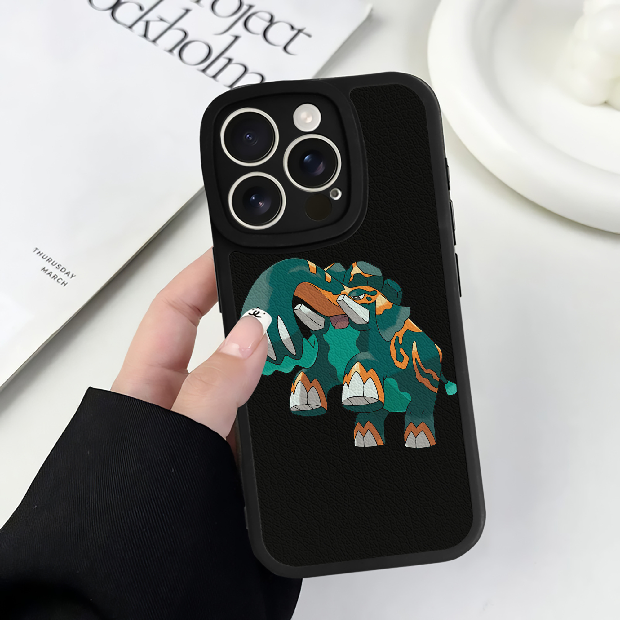 （画像用） ポケットモンスター Pokémon 【iPhone 16シリーズ対応】シリコンスマホケース（レザー調） 材質：シリコン
